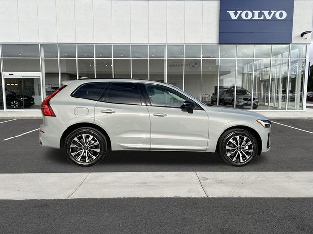 2025 Volvo XC60 B5 Core photo 7