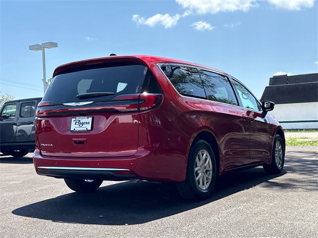 2026 Chrysler Pacifica photo 3