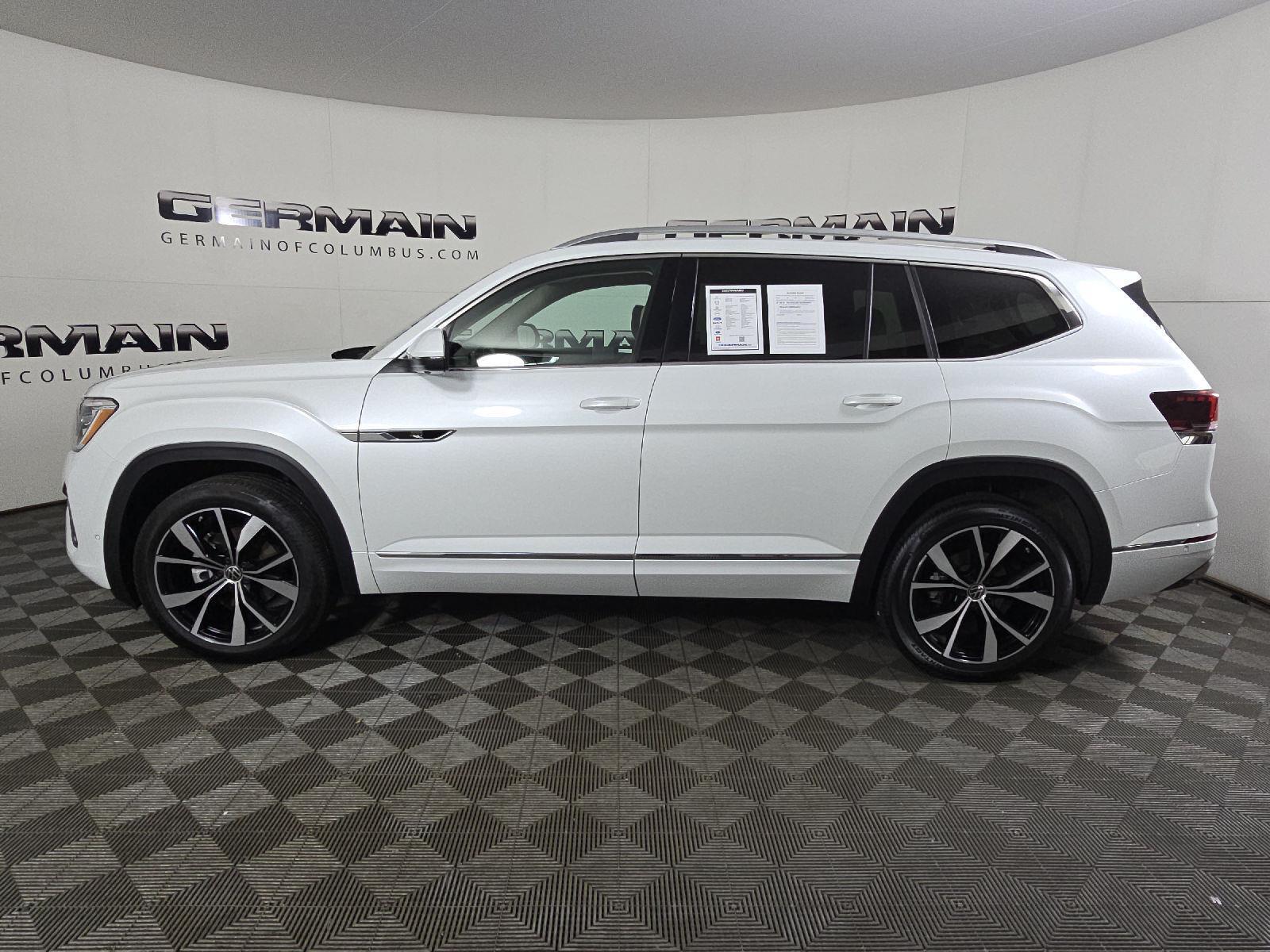 2024 Volkswagen Atlas SEL Premium R-Line photo 8