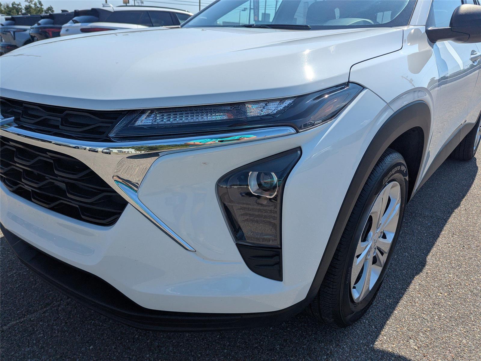 2025 Chevrolet Trax LS photo 9