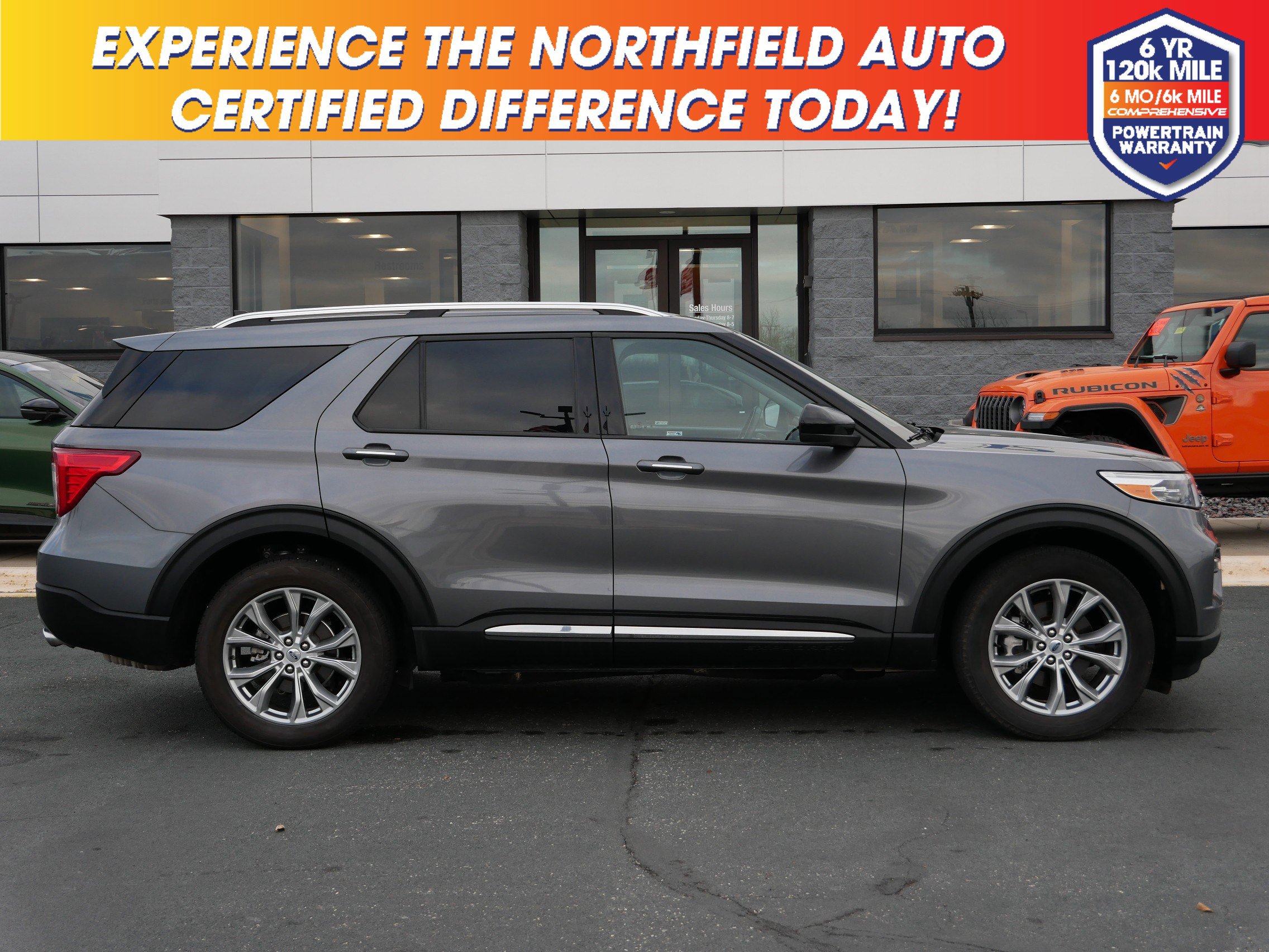 2023 Ford Explorer Limited's photo