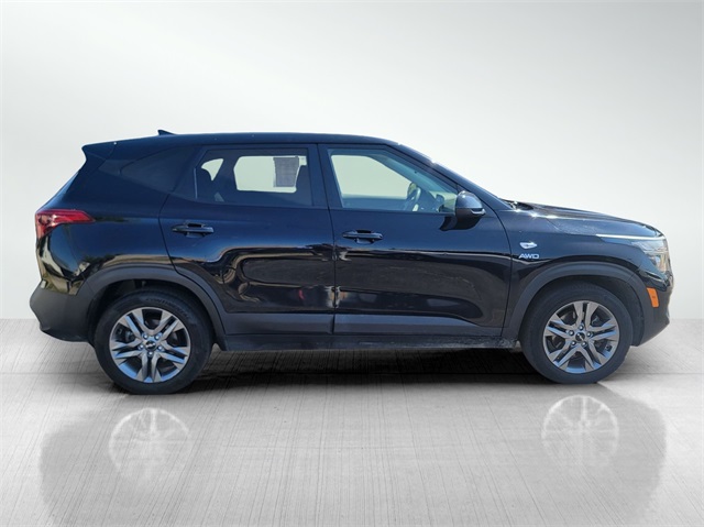 2022 Kia Seltos LX photo 2