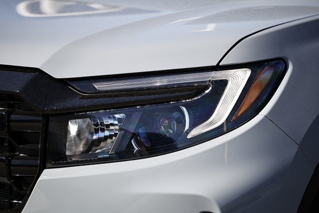 2026 Honda Ridgeline Black Edition photo 3