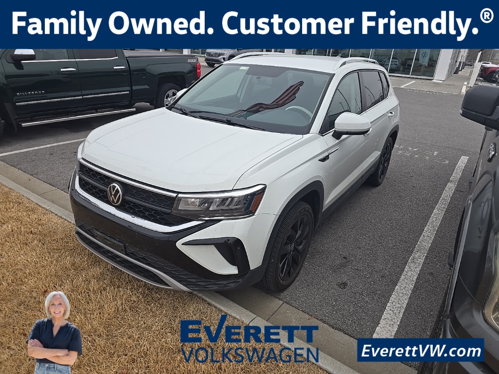 2022 Volkswagen Taos SE's photo