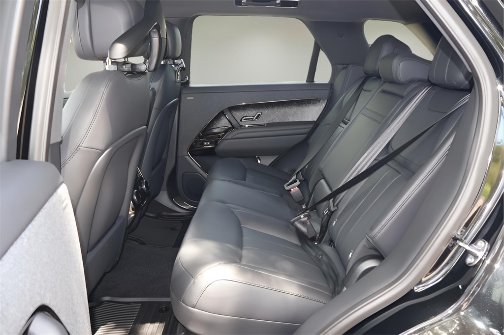 2025 Land Rover Range Rover Sport SE photo 12
