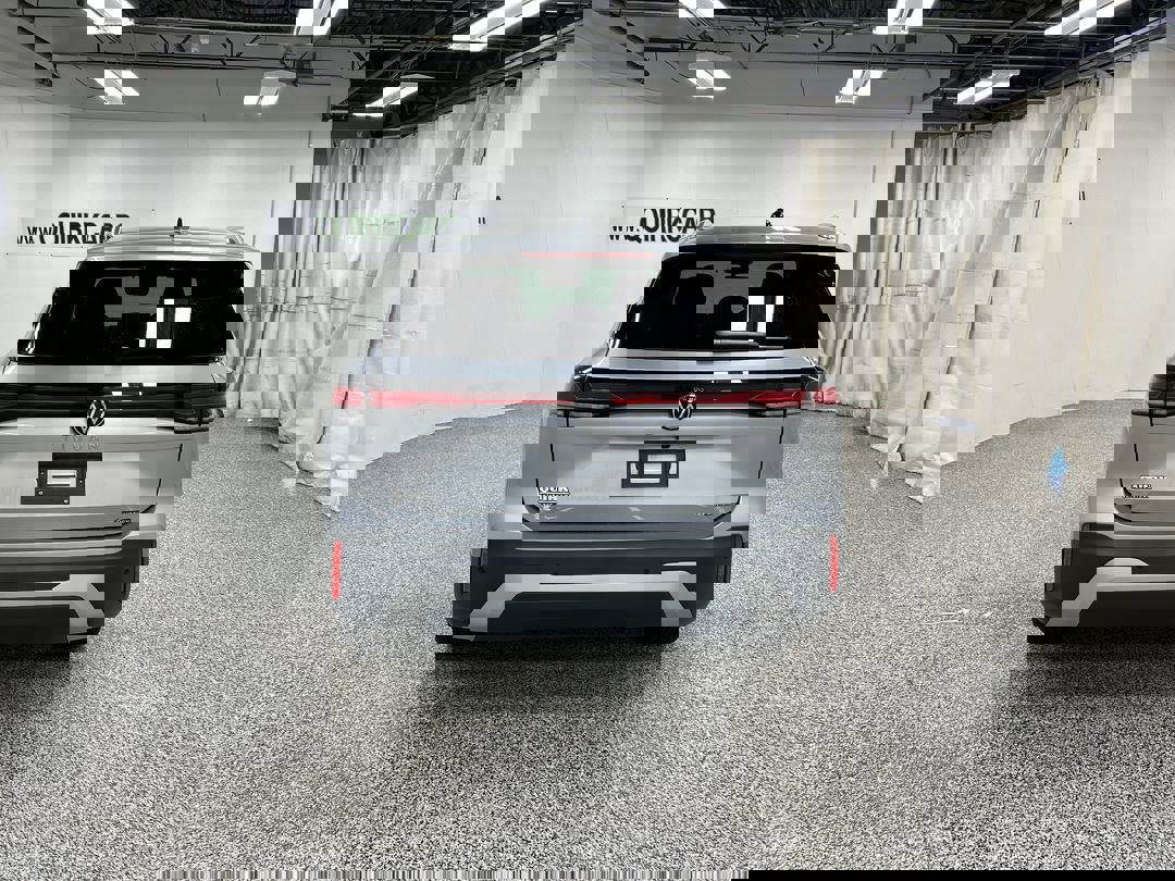 2025 Volkswagen Tiguan SE photo 3