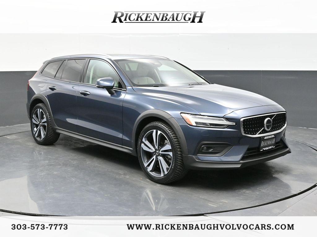 2024 Volvo V60 Cross Country Plus's photo