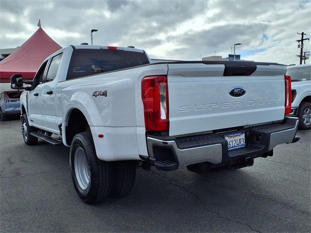 2023 Ford F-350 XLT photo 3
