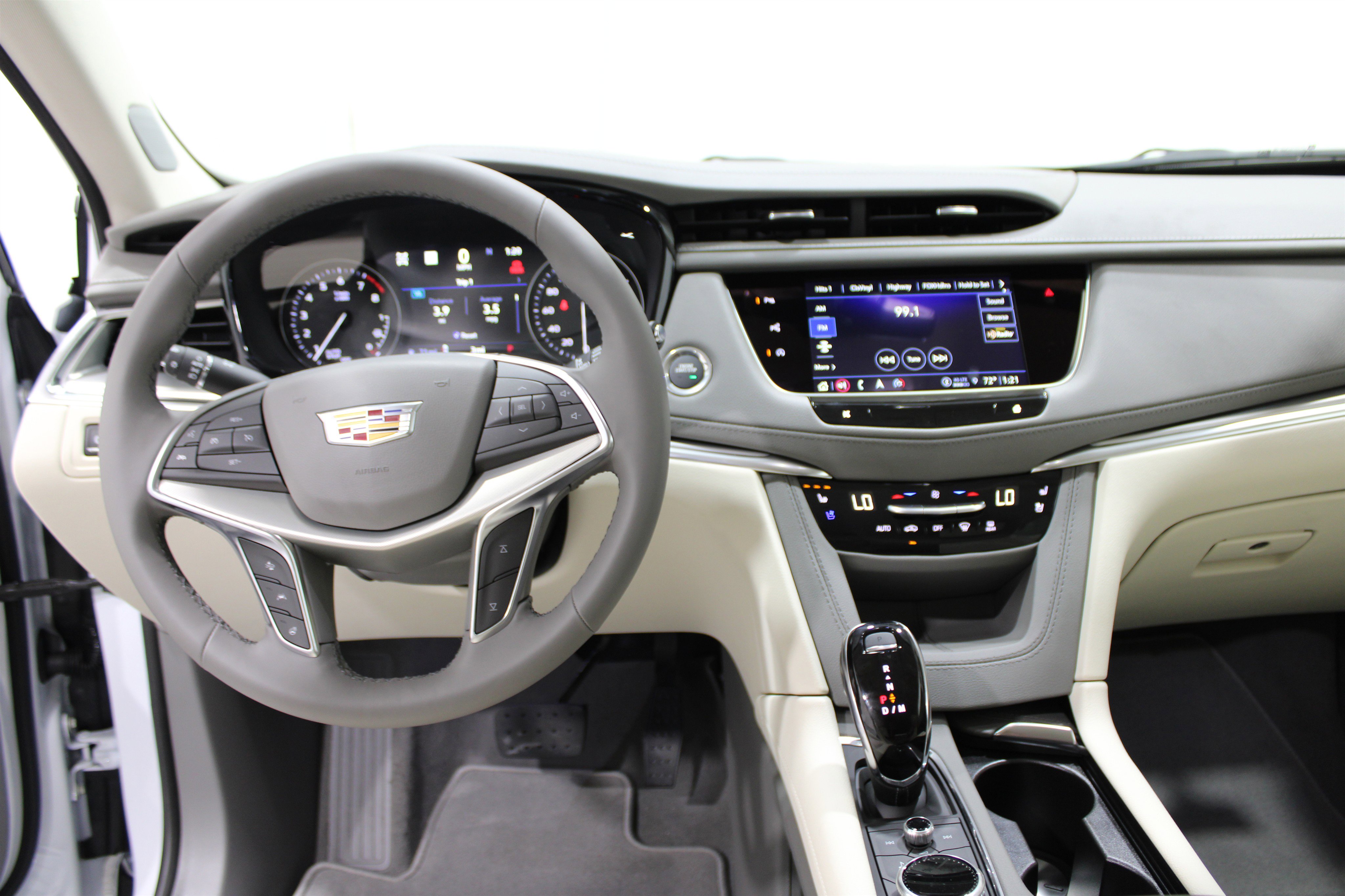 2025 Cadillac XT5 Premium Luxury photo 2