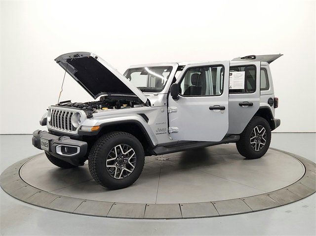 2024 Jeep Wrangler Sahara photo 11