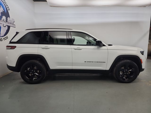 2023 Jeep Grand Cherokee Limited photo 3