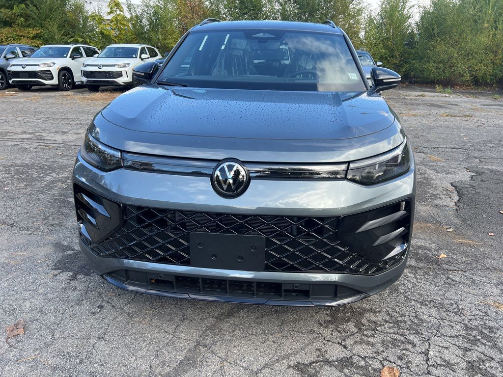 2026 Volkswagen Tiguan SE R-Line Black photo 2
