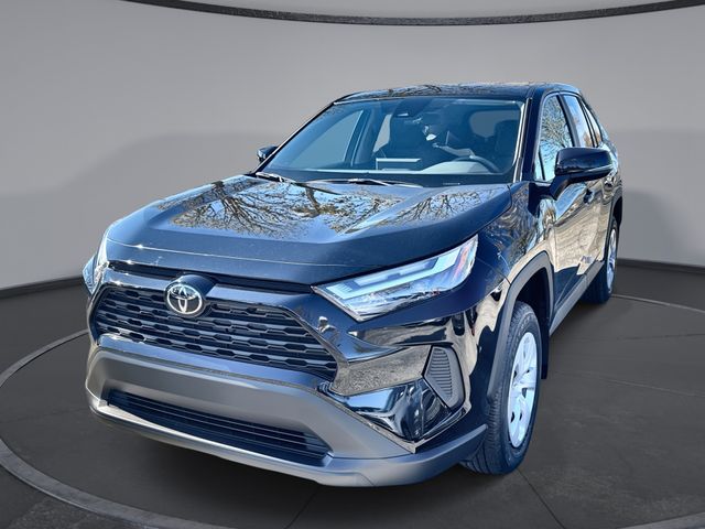 2025 Toyota RAV4 LE's photo
