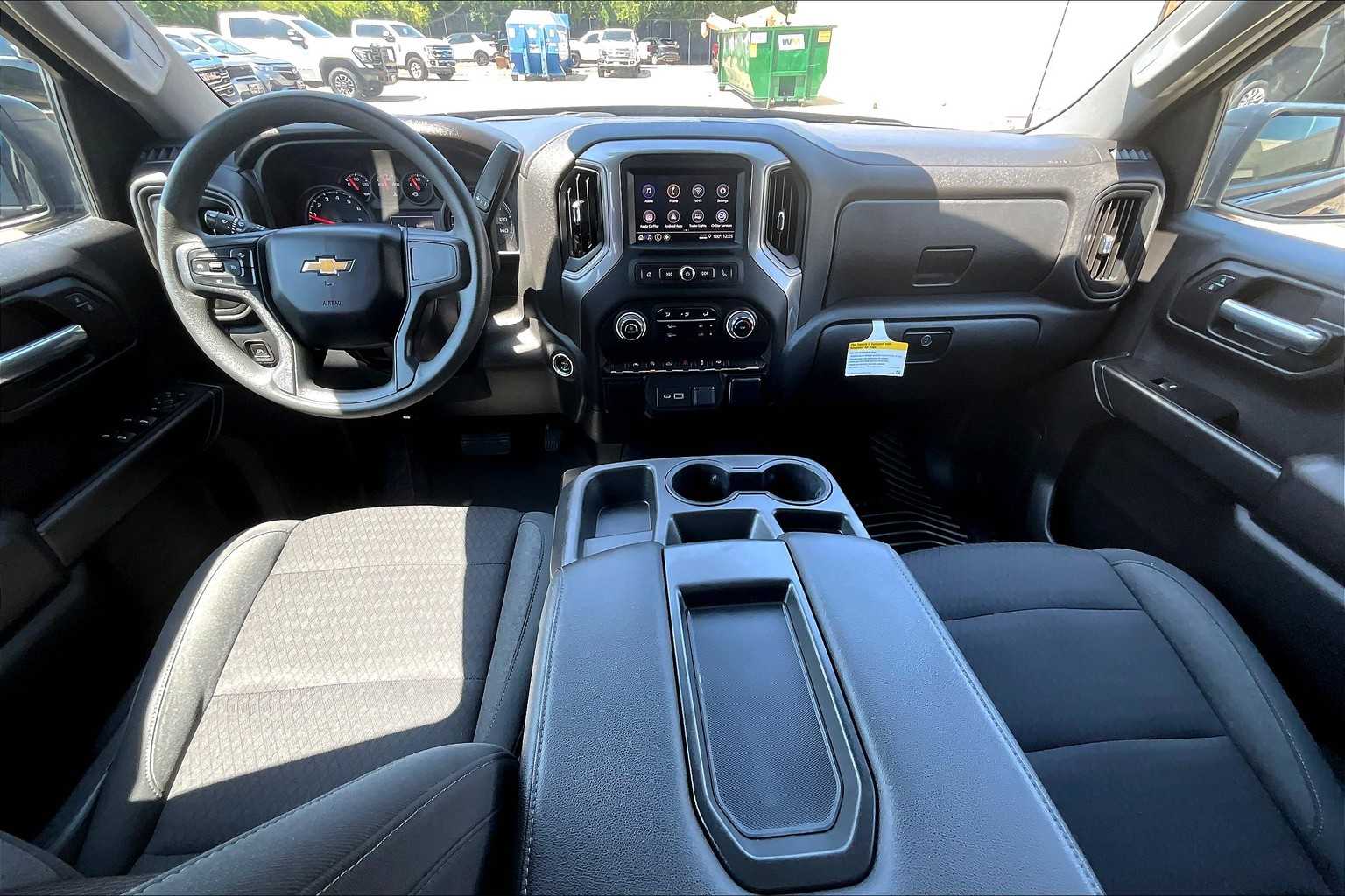 2023 Chevrolet Silverado 1500 Custom photo 13