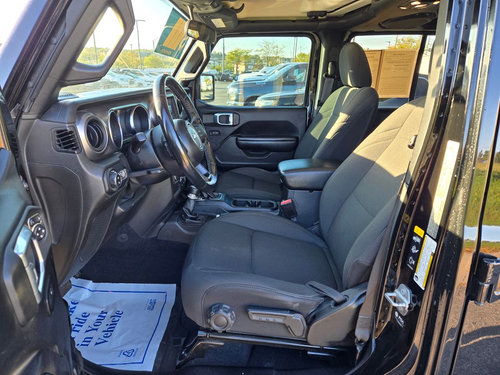 2021 Jeep Gladiator Sport photo 13