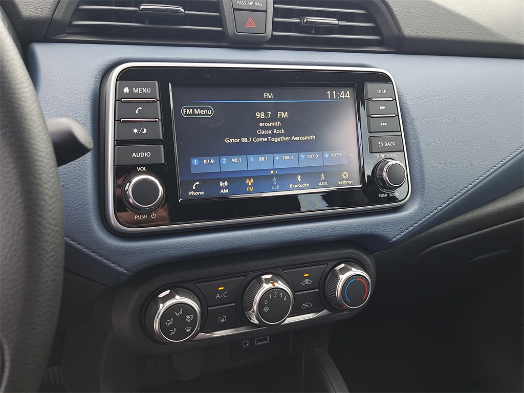 2025 Nissan Versa 1.6 SV photo 26