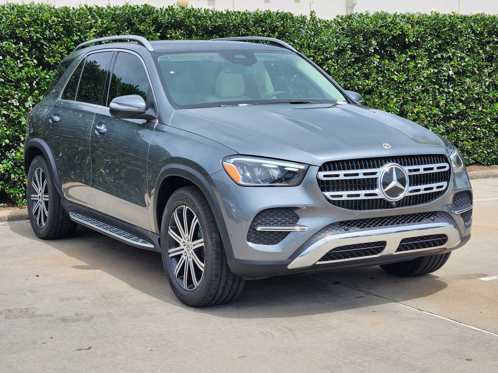 2025 Mercedes Benz GLE 350 4MATIC photo 2