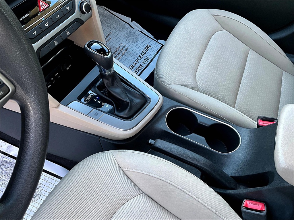 2017 Hyundai Elantra SE photo 19