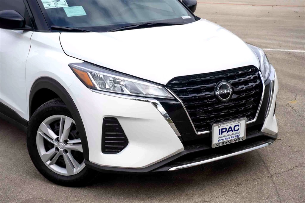 2025 Nissan Kicks Play S photo 3