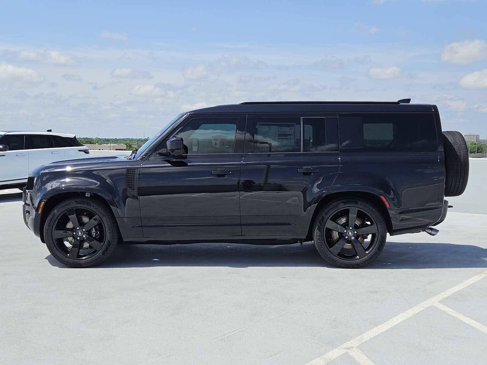 2025 Land Rover Defender 130 V8 photo 4