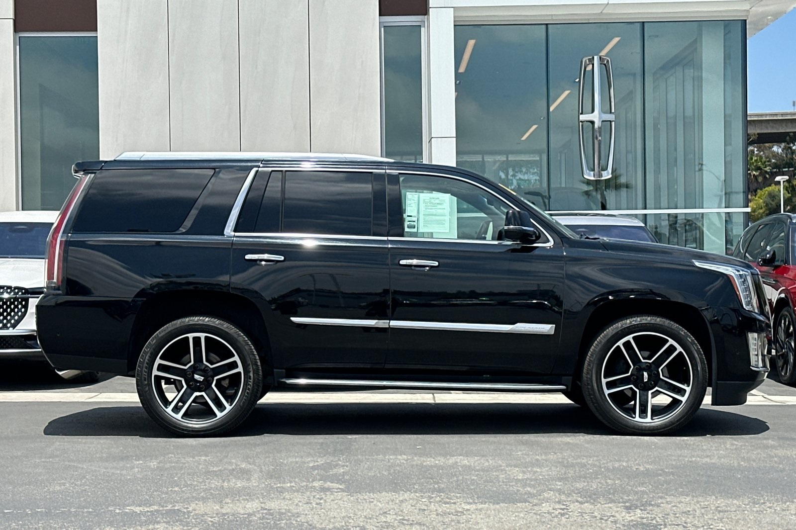 2019 Cadillac Escalade Premium Luxury photo 2