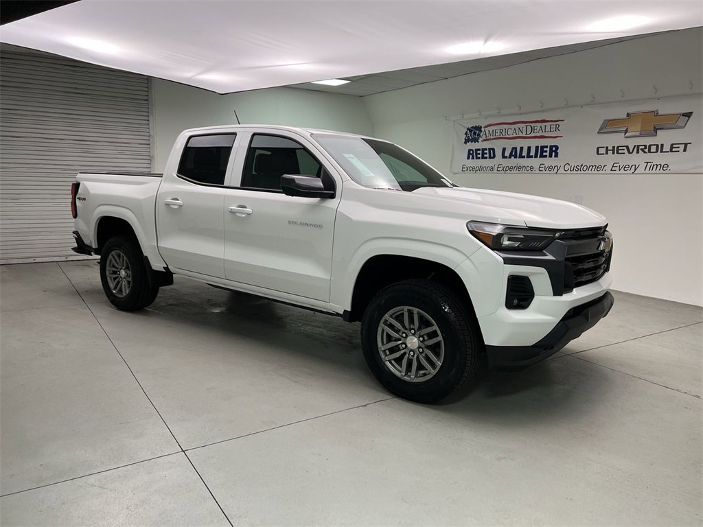 2025 Chevrolet Colorado Work Truck LT photo 2
