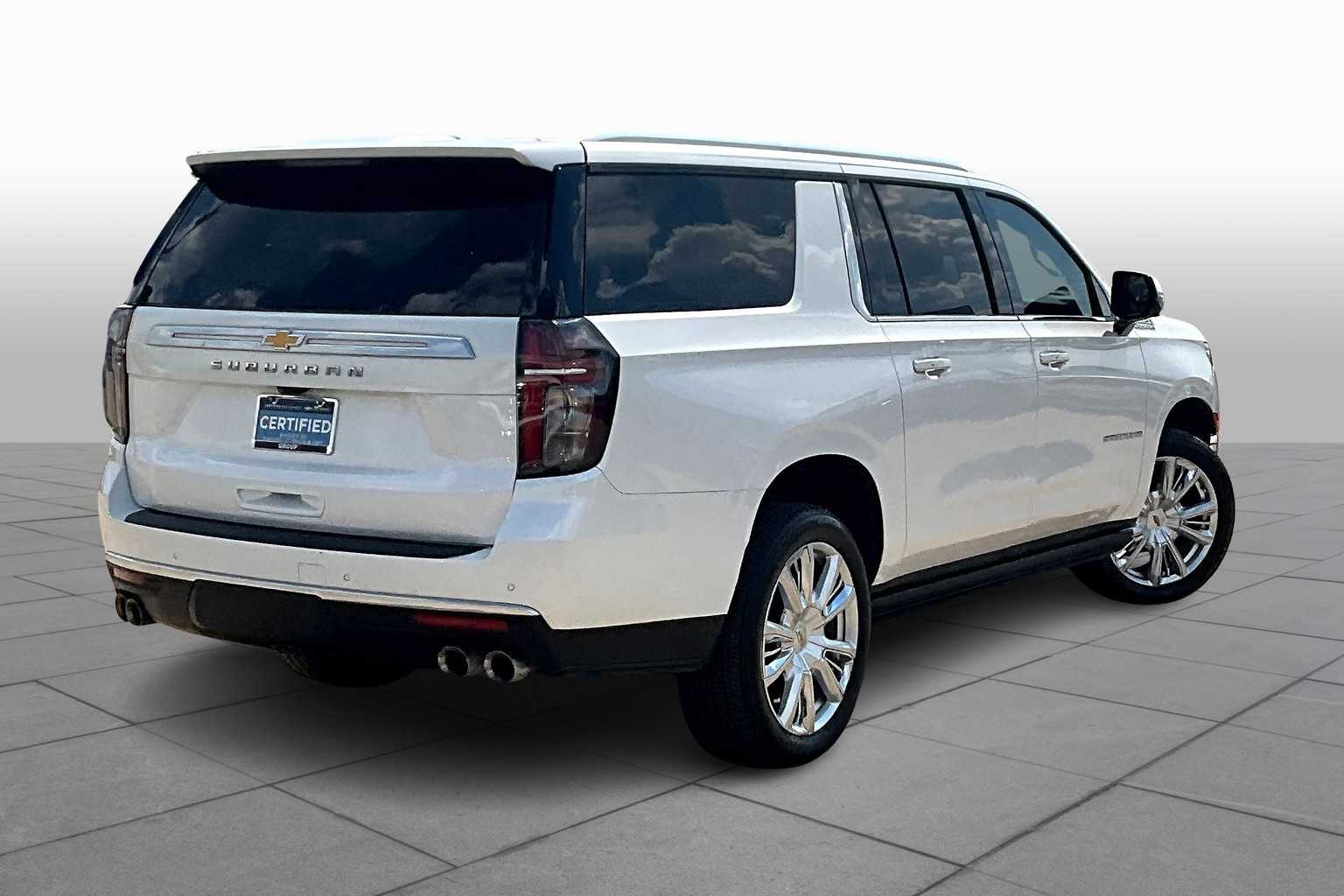 2023 Chevrolet Suburban High Country photo 12