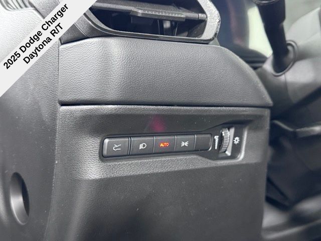 2025 Toyota RAV4 LE photo 31