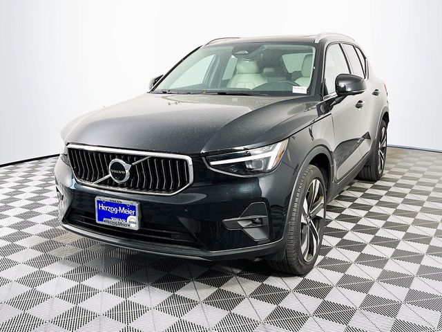2024 Volvo XC40 Plus photo 2