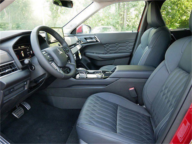 2025 Mitsubishi Outlander SEL photo 4