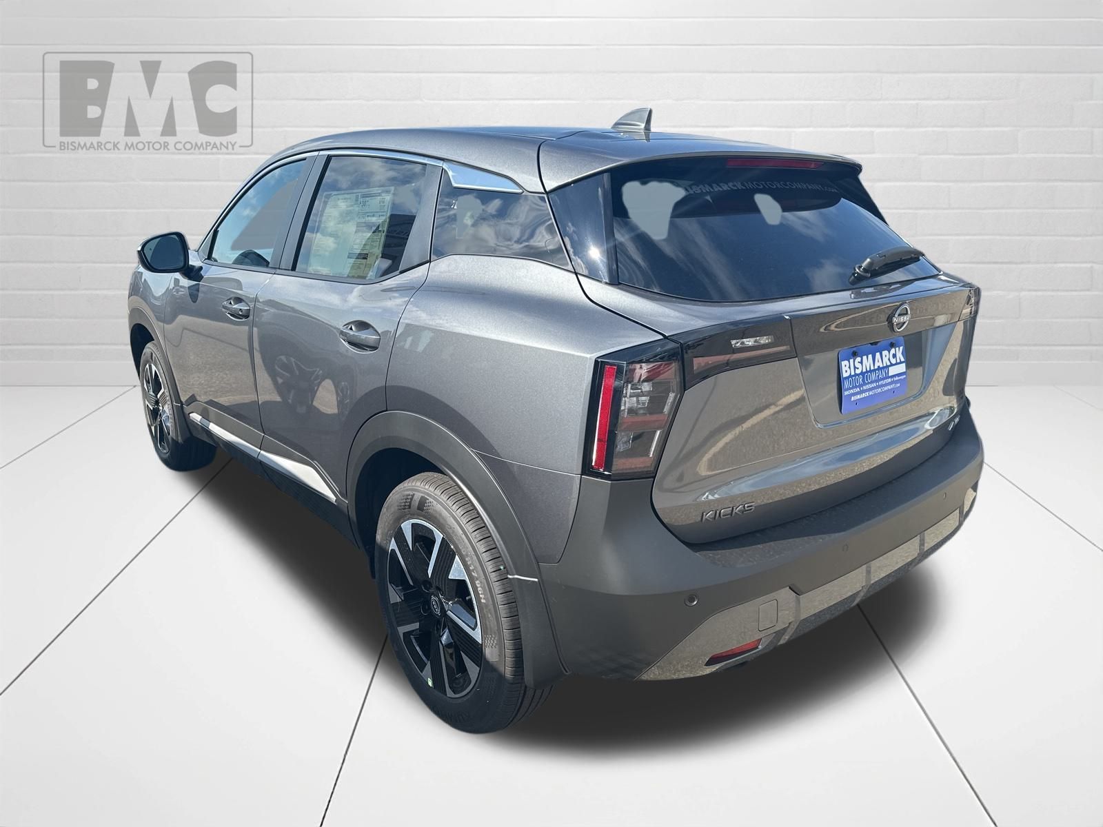 2025 Nissan Kicks SV photo 9