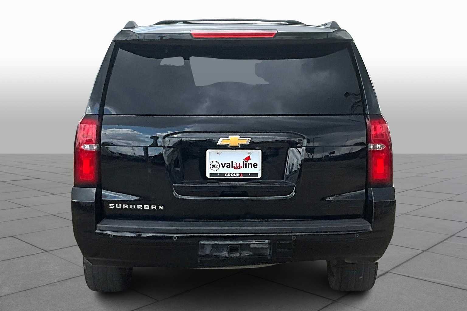 2019 Chevrolet Suburban LT photo 4