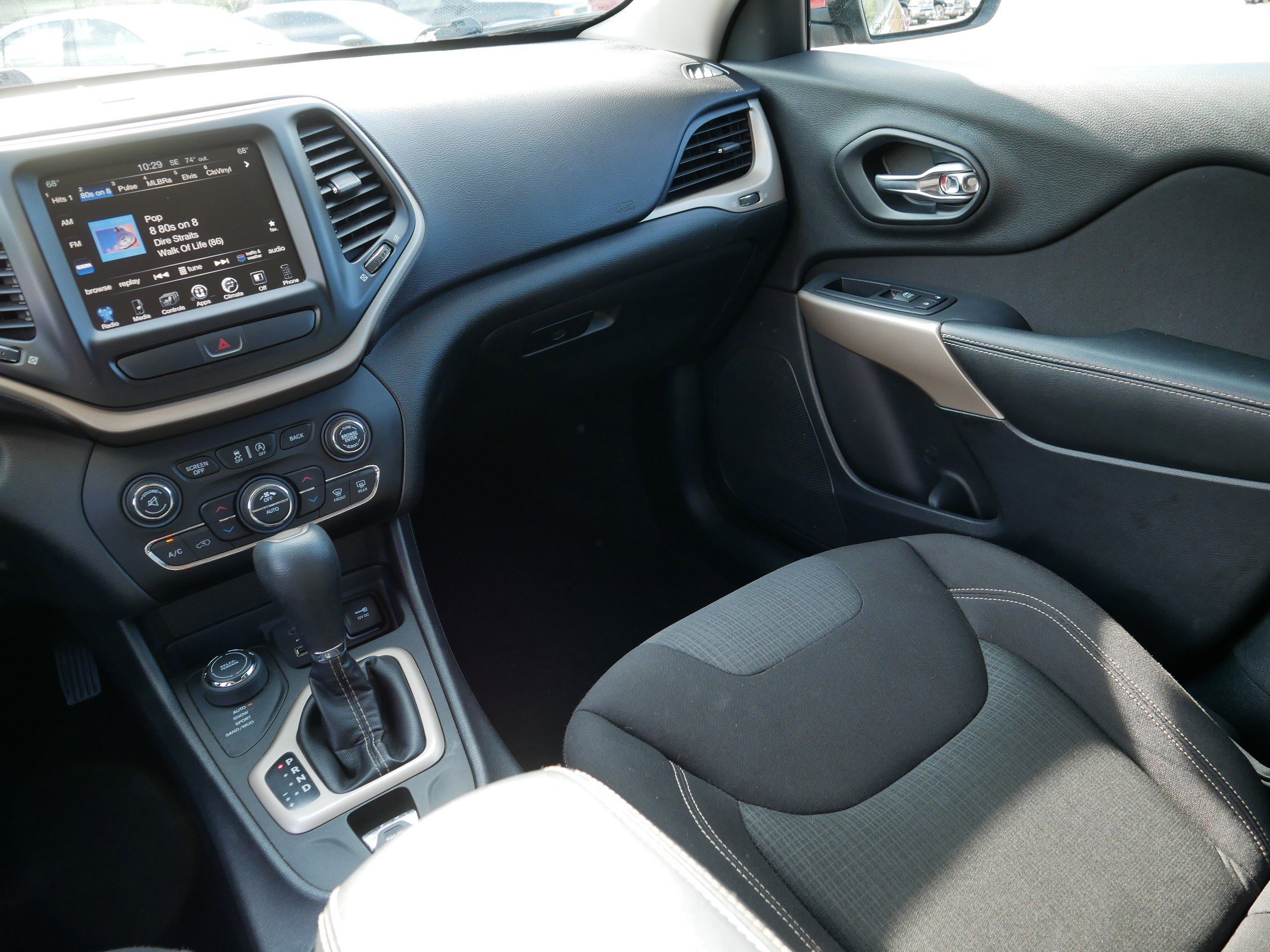2017 Jeep Cherokee Latitude photo 11