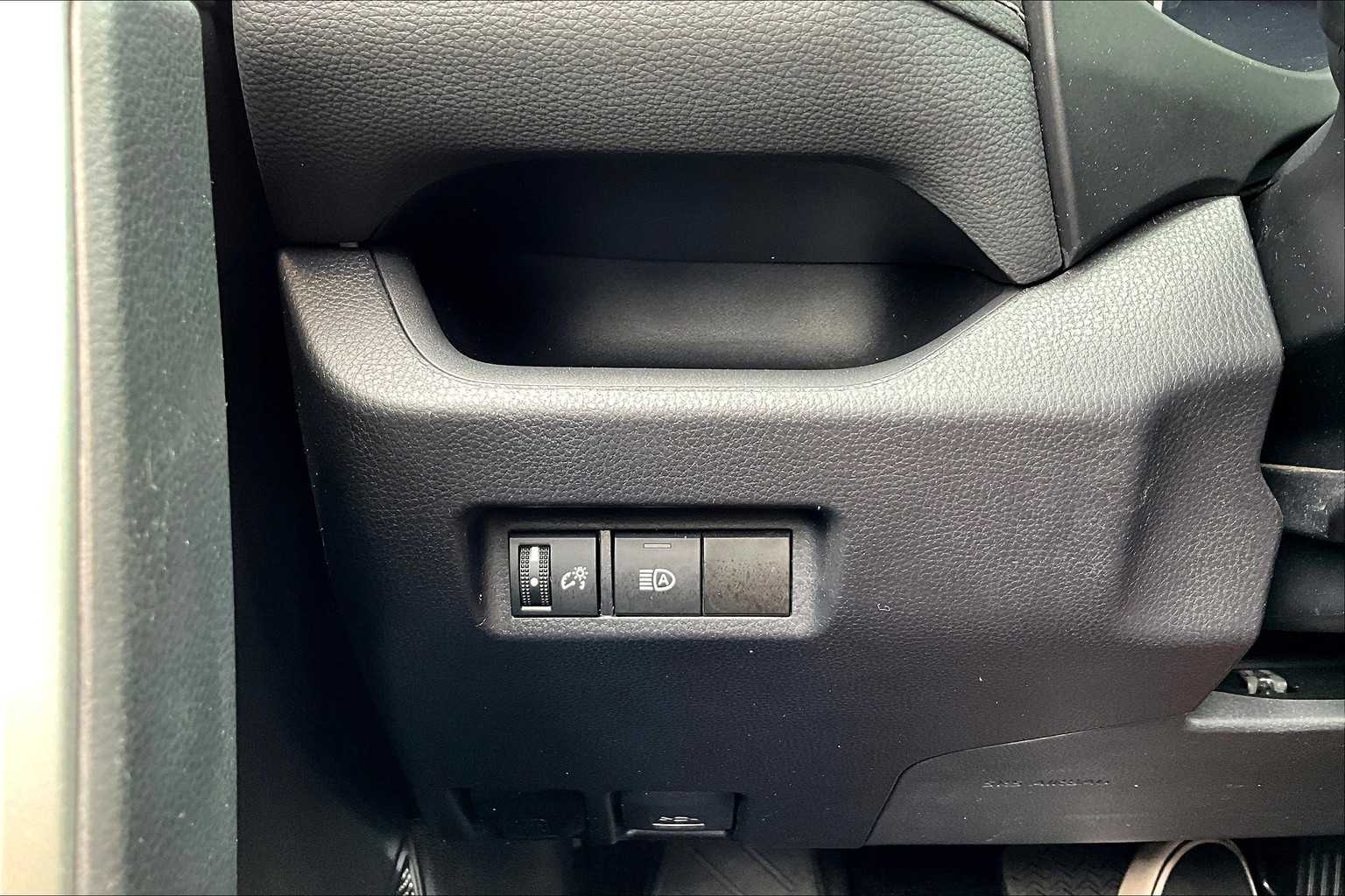 2024 Toyota RAV4 LE photo 31