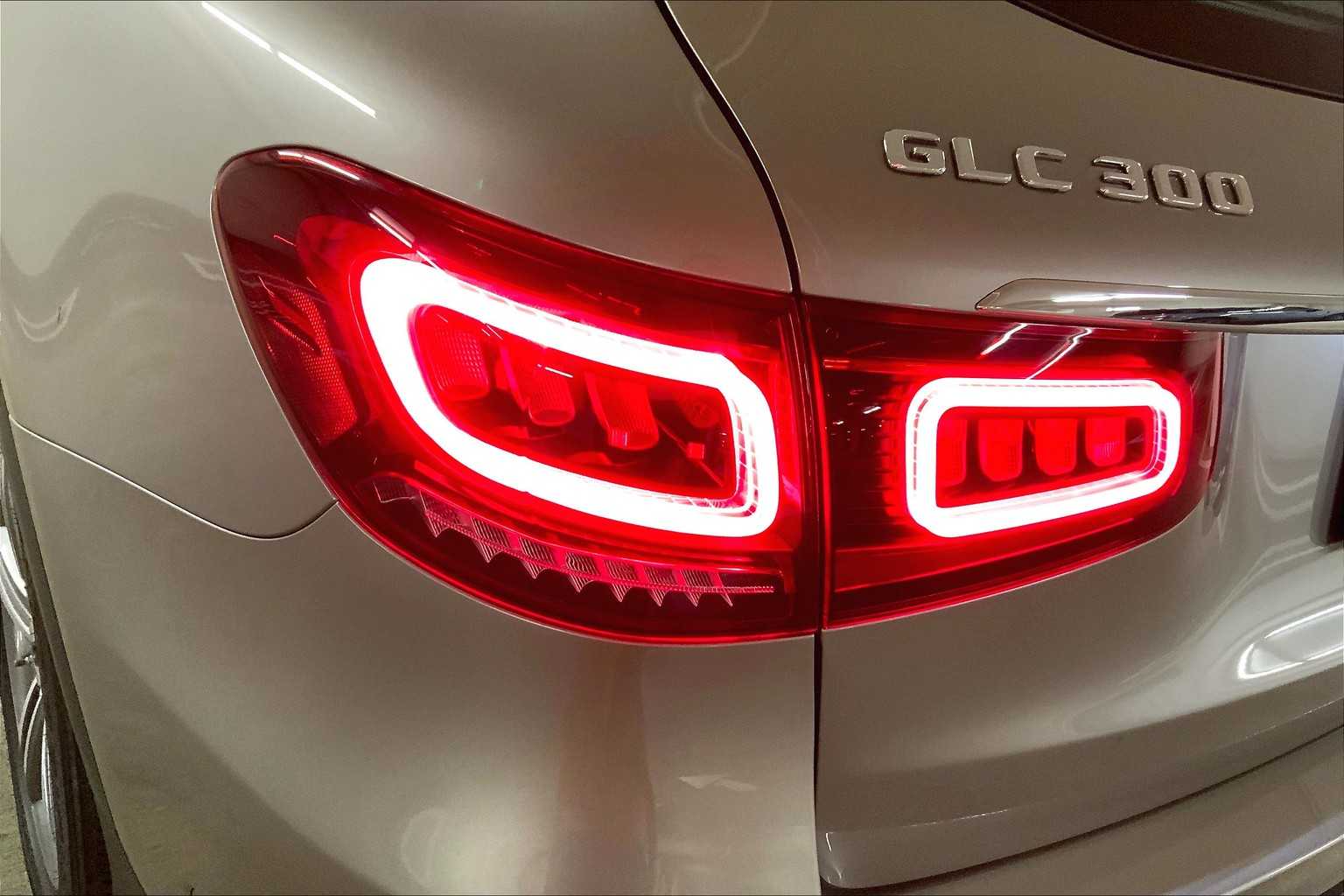2022 Mercedes Benz GLC 300 photo 26