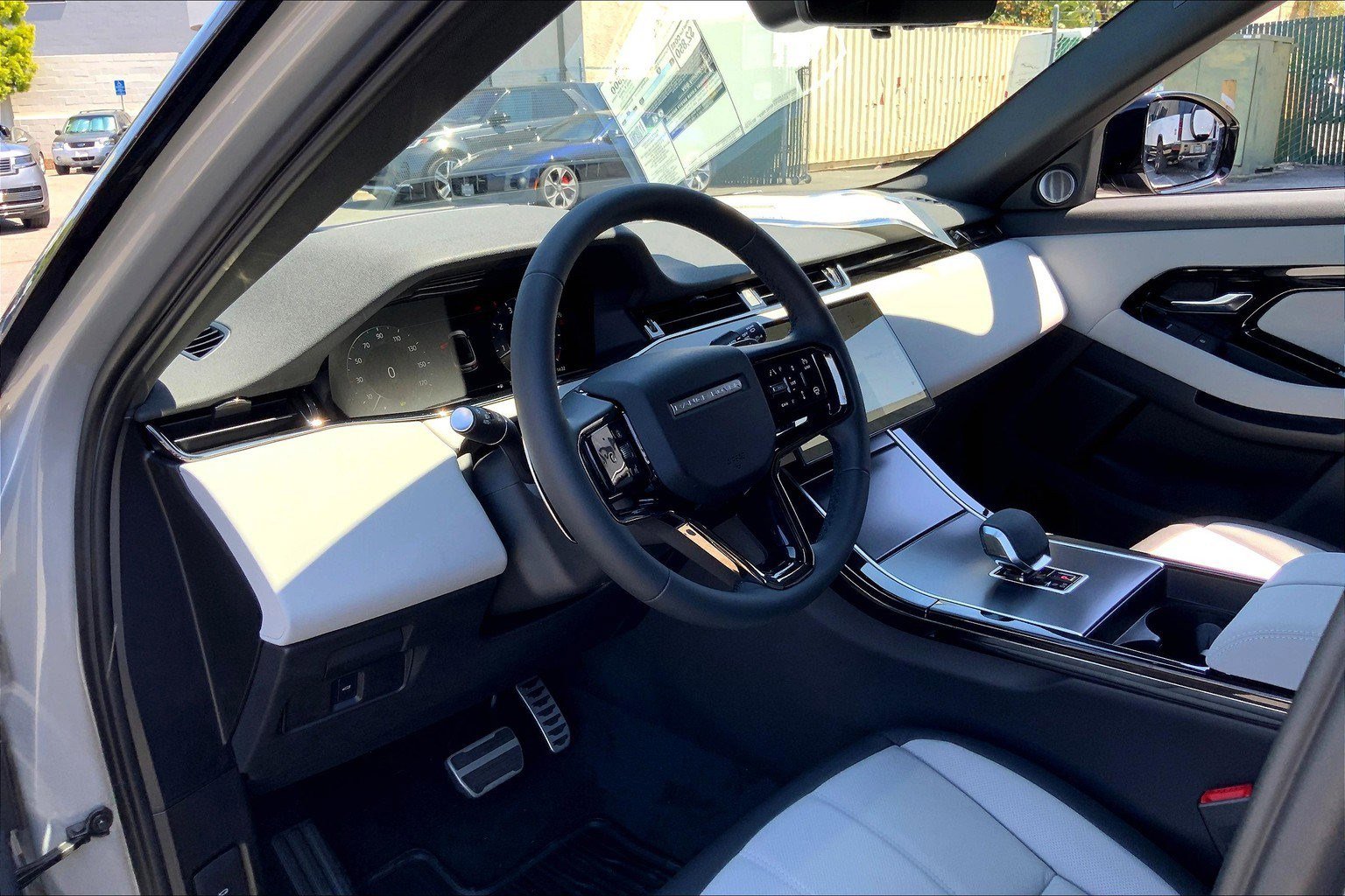 2026 Land Rover Range Rover Evoque Dynamic SE photo 5