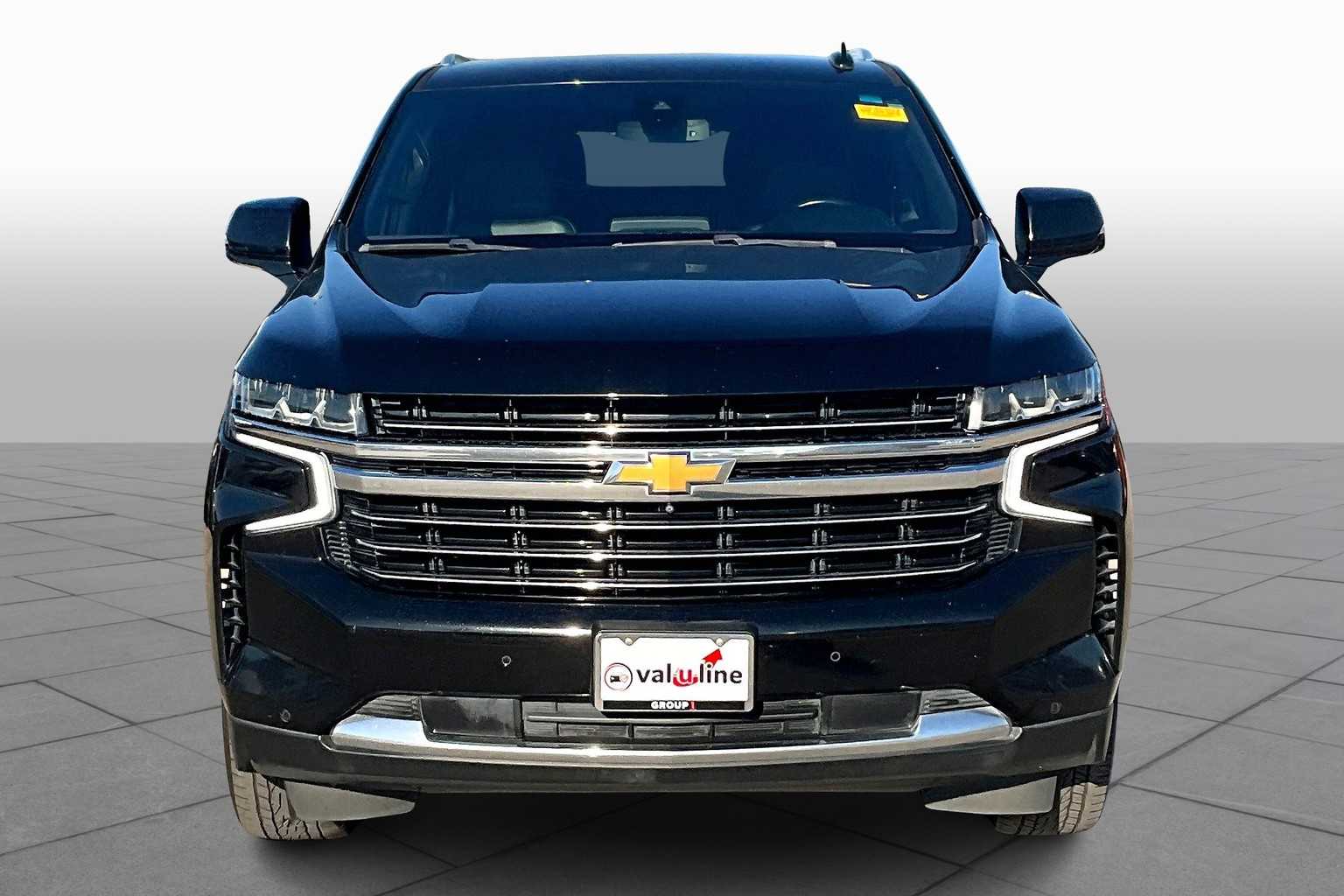2021 Chevrolet Suburban LT photo 3