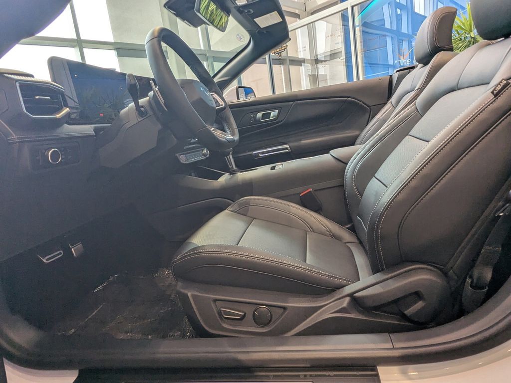 2025 Ford Mustang GT Premium photo 18
