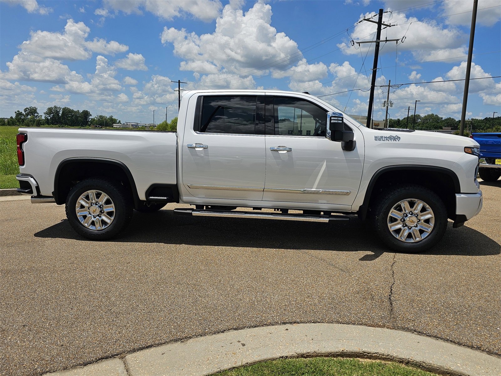 2025 Chevrolet Silverado 2500HD High Country photo 3