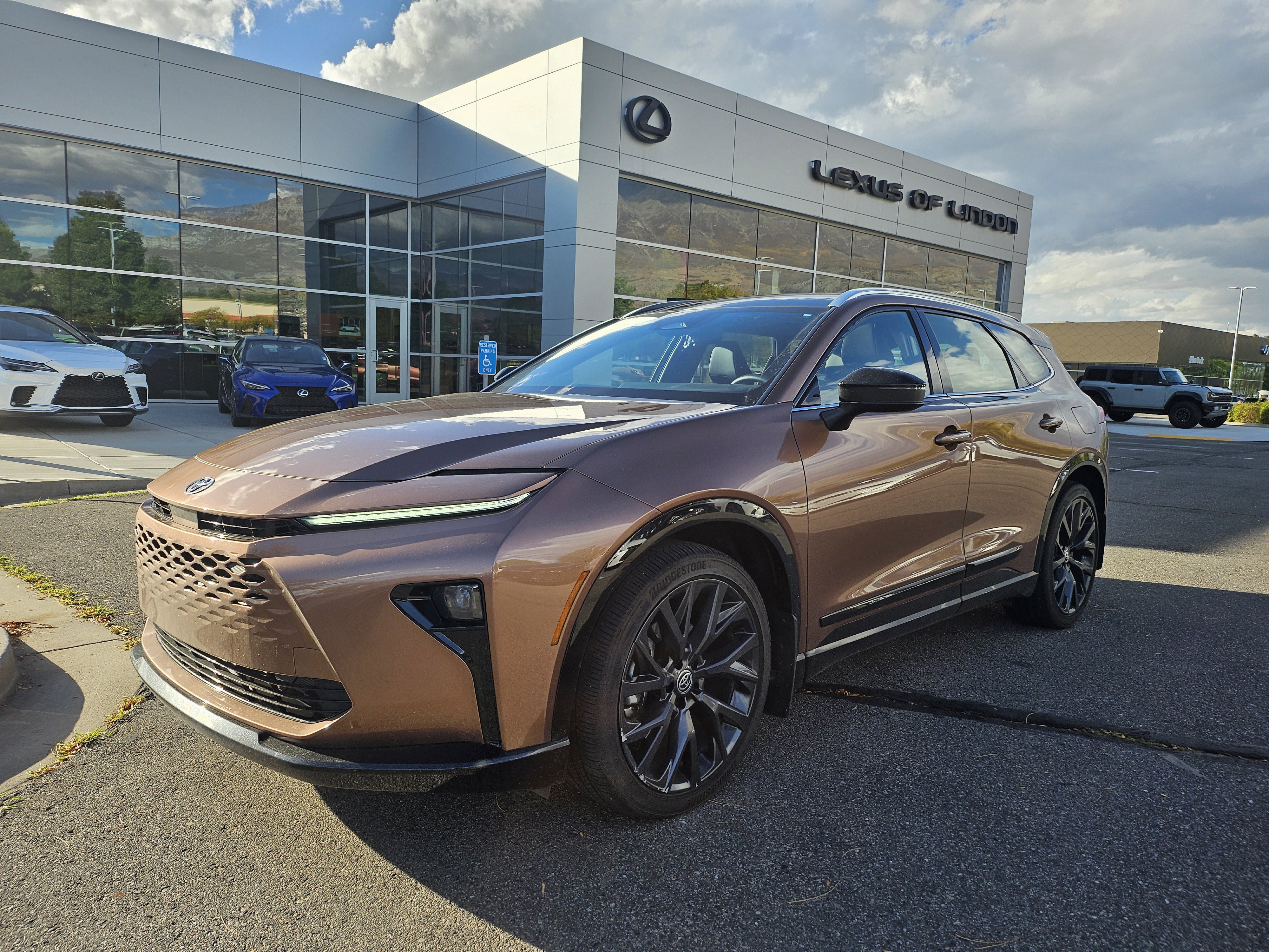 2025 Toyota Crown Signia Limited's photo