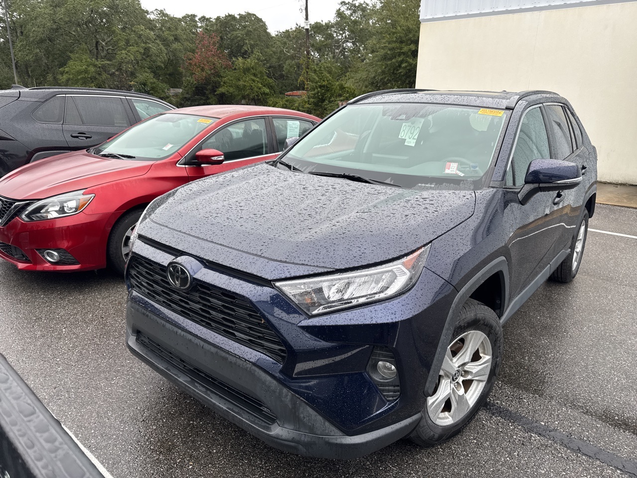 2021 Toyota RAV4 XLE's photo