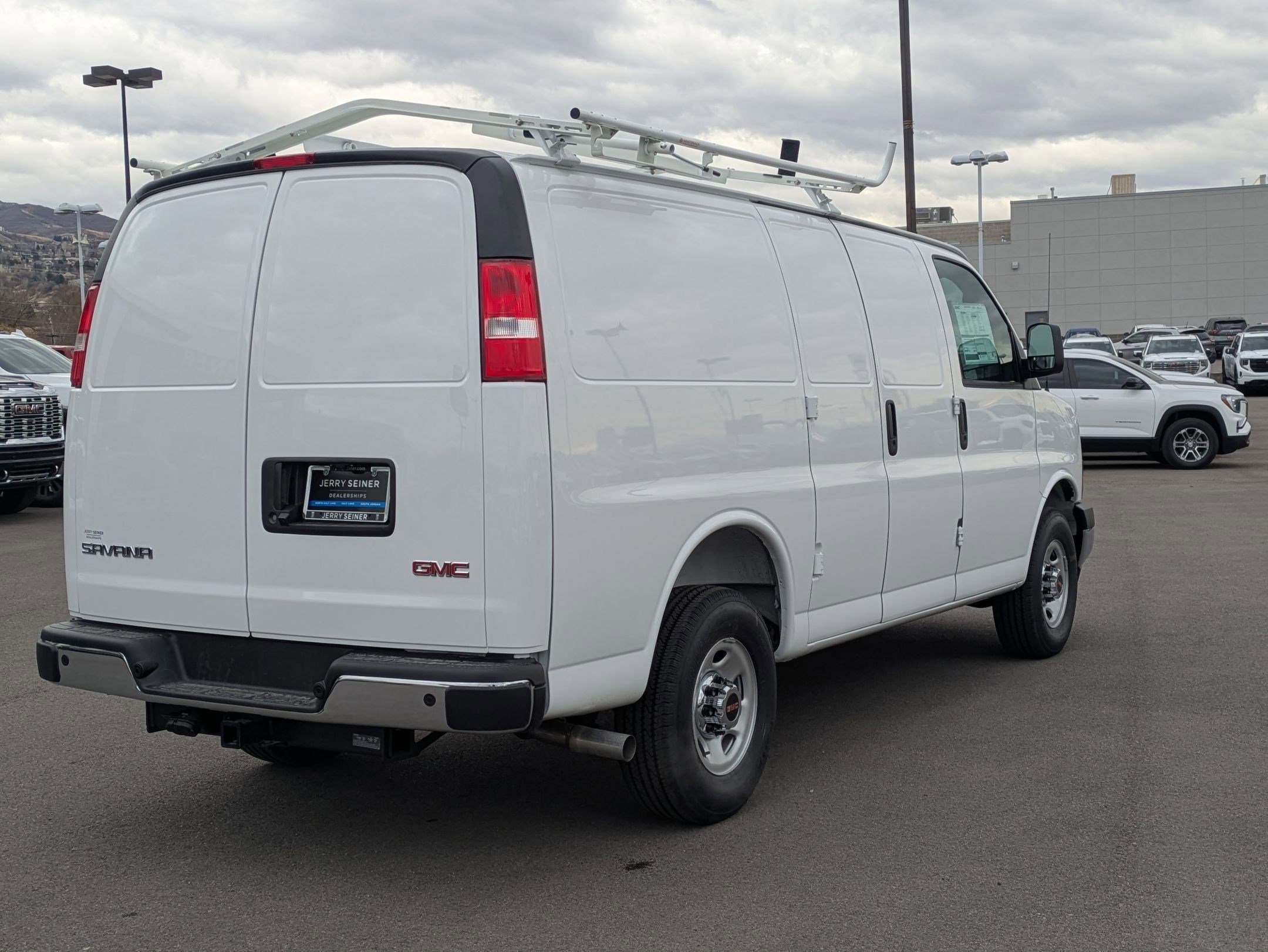 2025 Gmc Savana Cargo 2500 photo 4