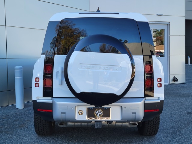 2025 Land Rover Defender 130 S photo 4