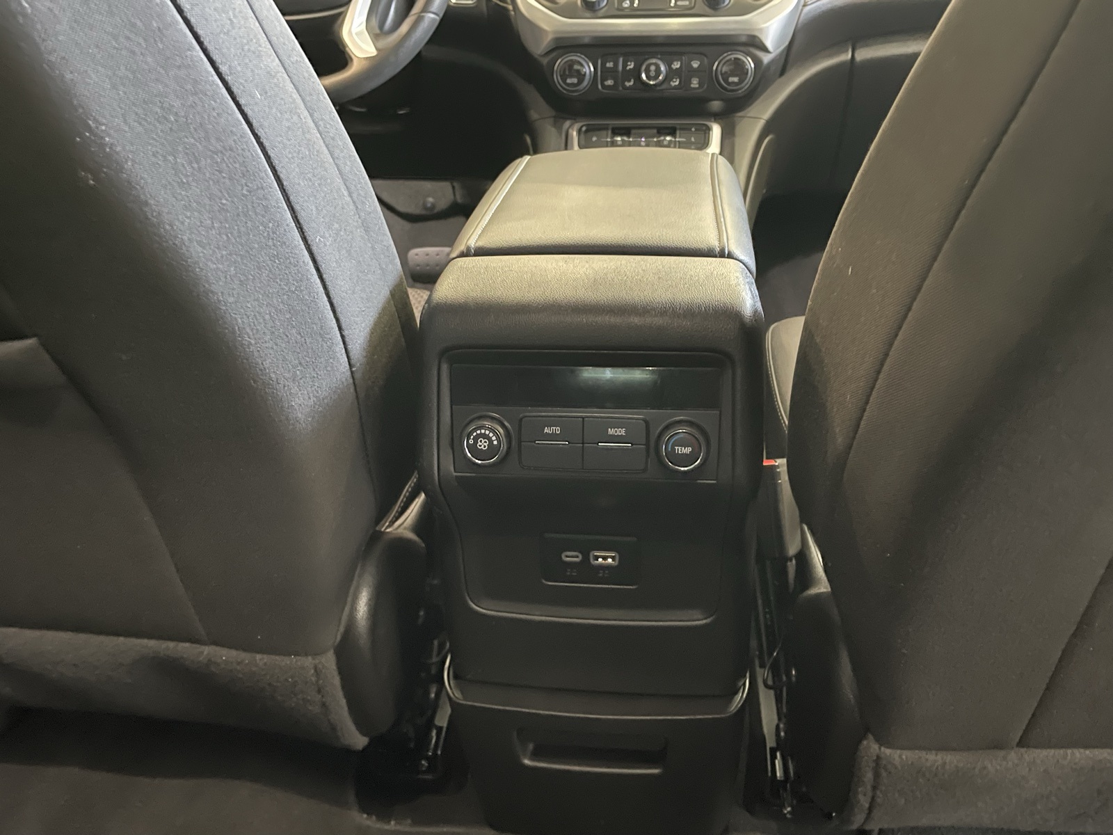 2023 Gmc Acadia SLE photo 32