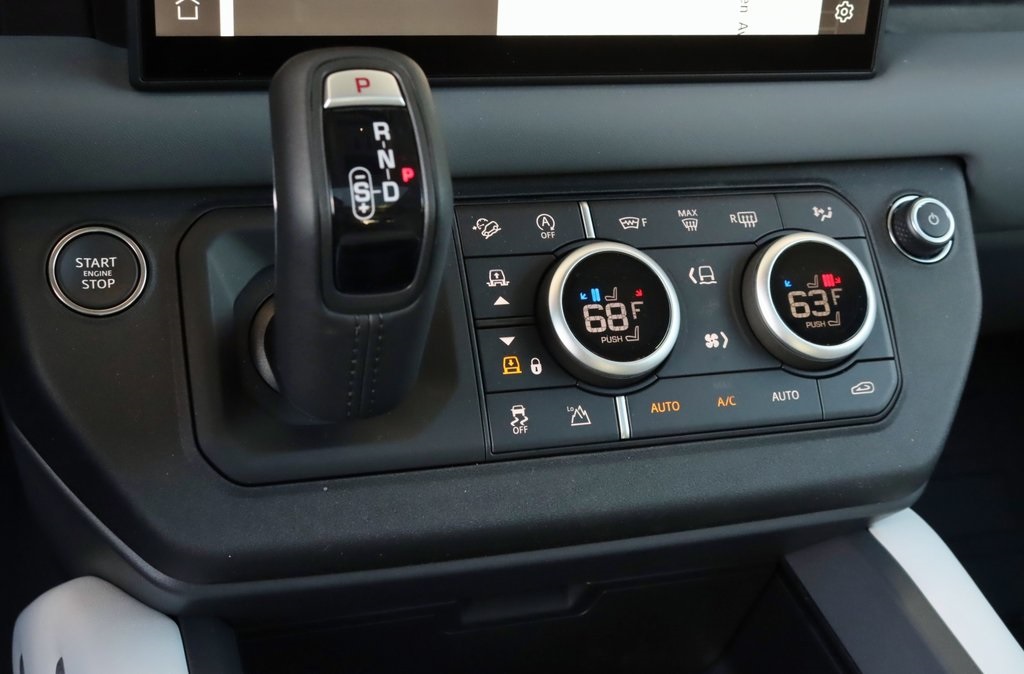 2025 LAND ROVER DEFENDER - Image 30