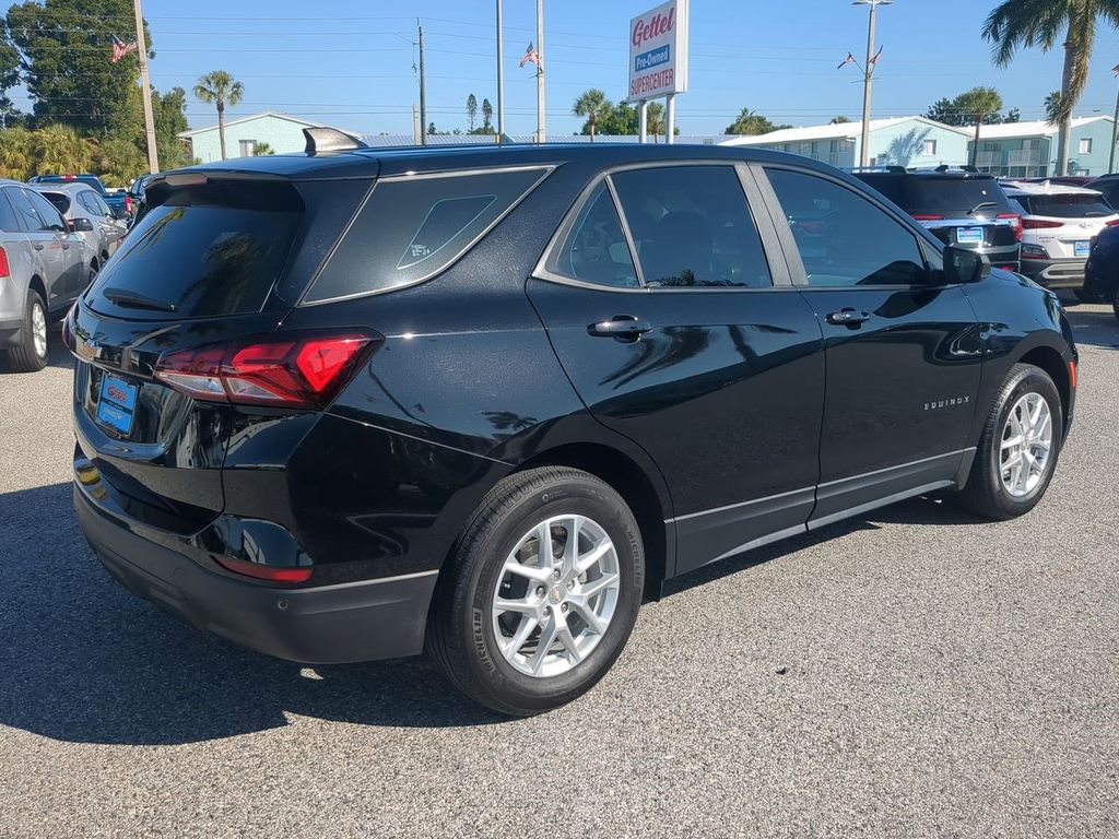 2023 Chevrolet Equinox LS photo 4