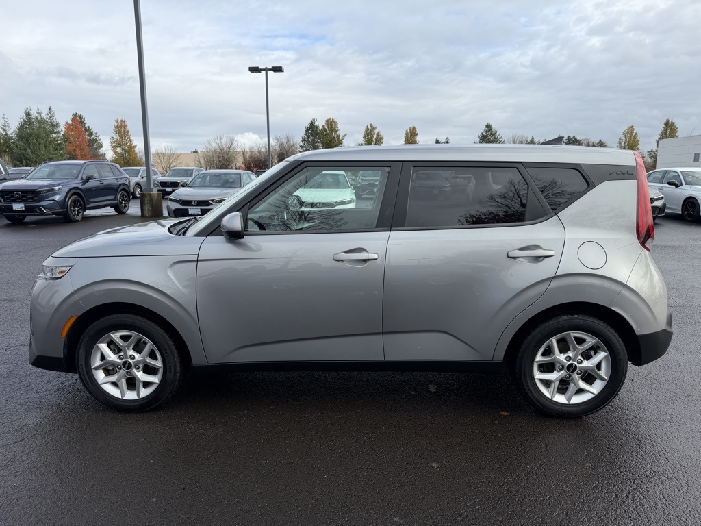 2022 Kia Soul LX photo 2