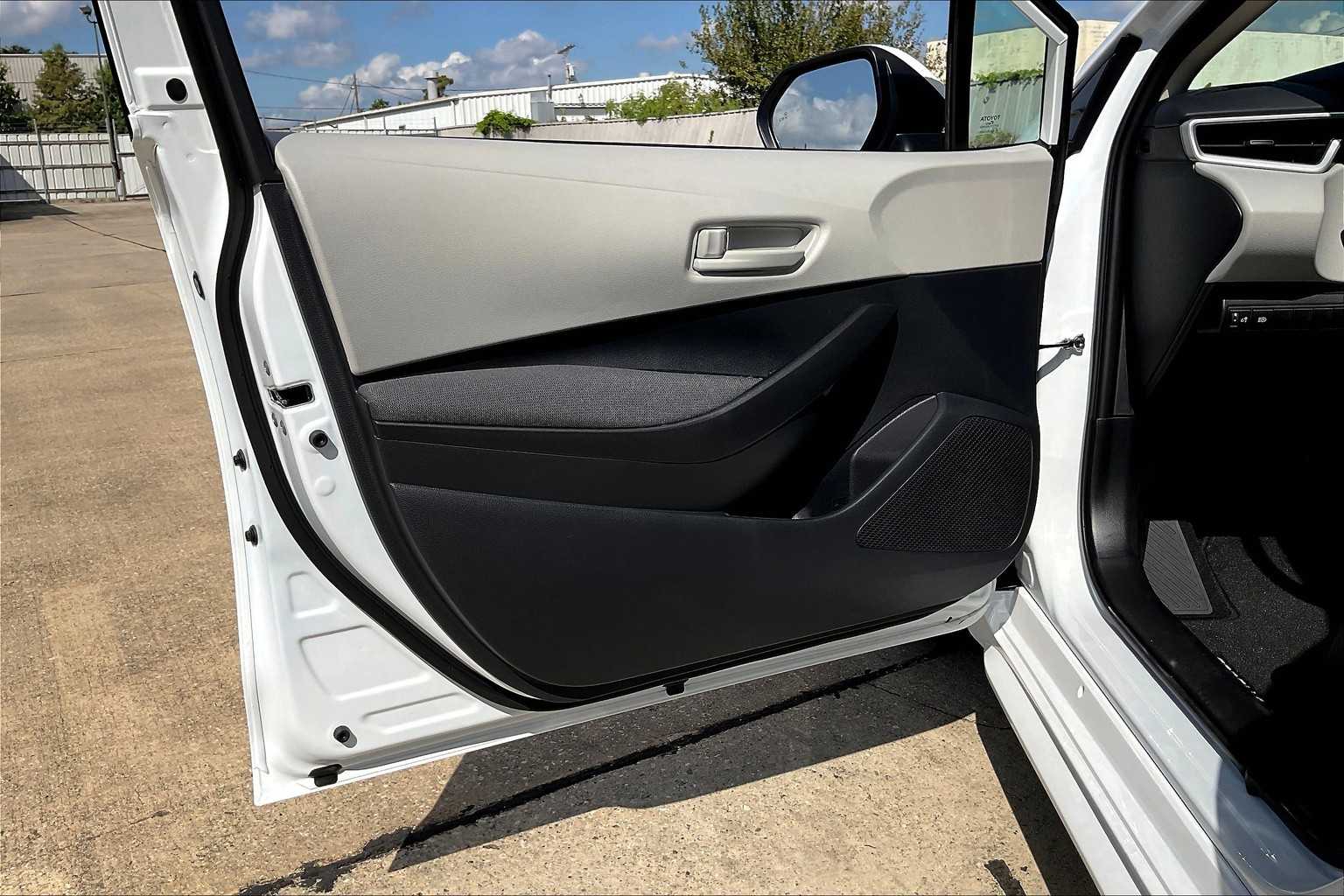 2026 Toyota Corolla LE photo 10