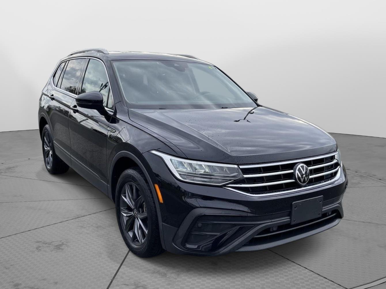 2023 Volkswagen Tiguan SE's photo
