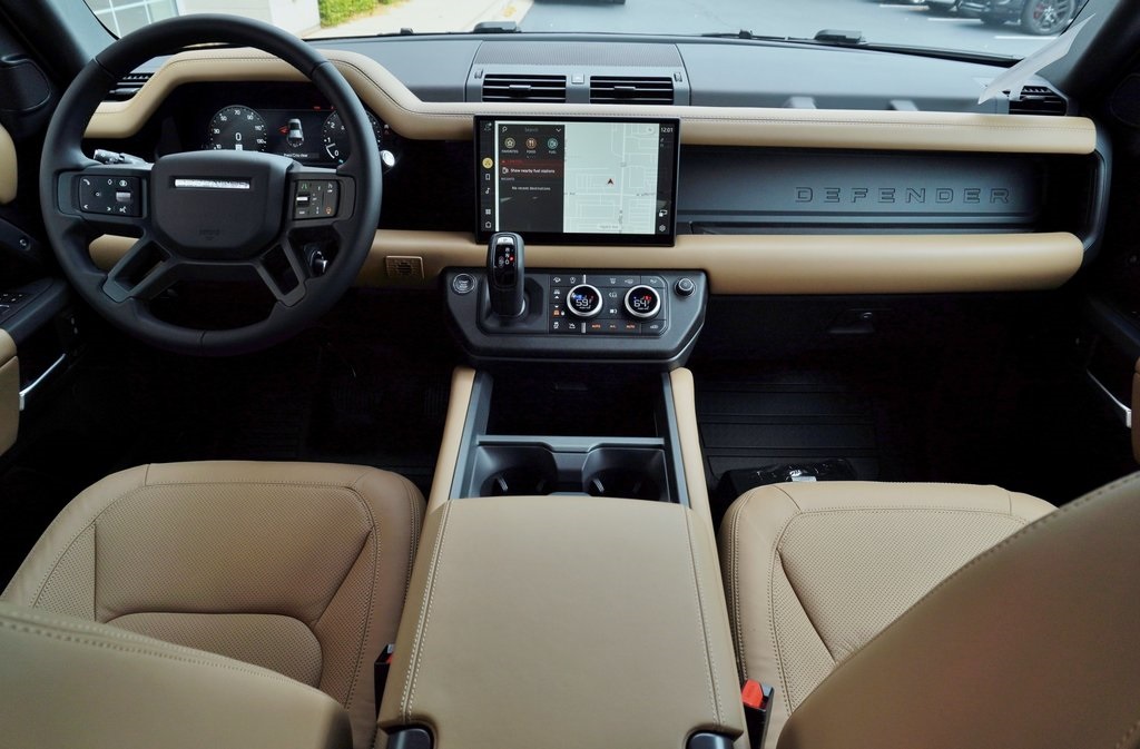 2025 Land Rover Defender 110 X-Dynamic SE photo 8